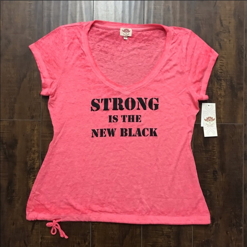 💗New pink Lotus T-shirt size medium